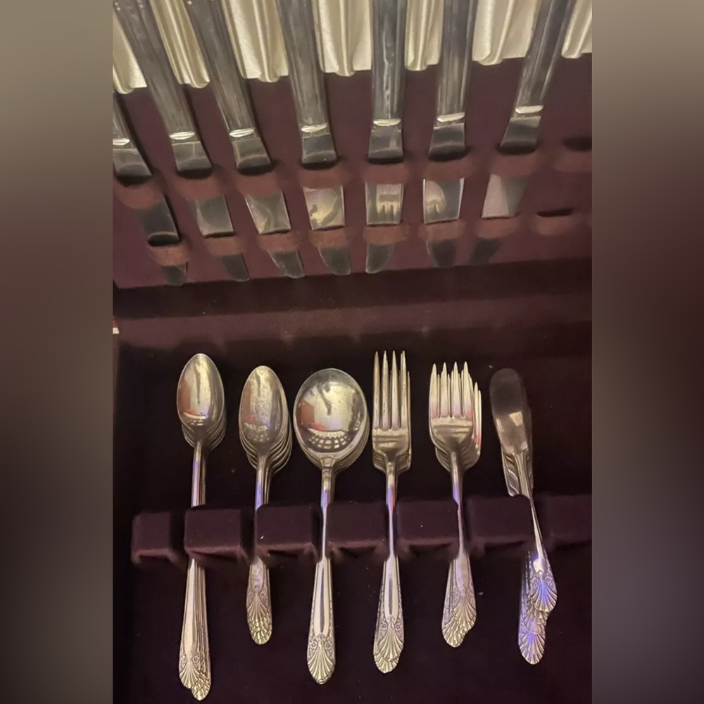 Crown Silverplate Radiance Flatware Set 49 Pcs - Service for 7